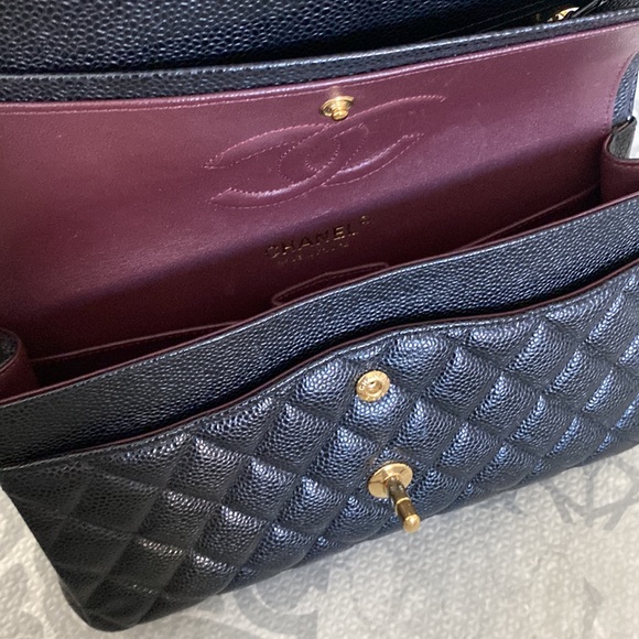 Chanel medium classic flap bag black caviar - Picture 13 of 15